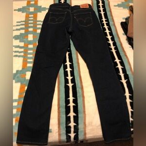 Levi’s classic mid rise skinny, dark denim jeans size 28